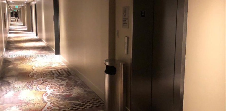 Condominio en Hollywood, Florida, 1 dormitorio № 1777667