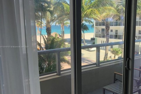 Condominio en venta en Hollywood, Florida, 1 dormitorio, 69.4 m2 № 1777667 - foto 12
