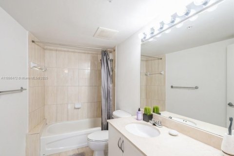 Купить кондоминиум в Майами, Флорида 2 спальни, 97.36м2, № 1938851 - фото 11
