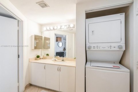 Copropriété à vendre à Miami, Floride: 2 chambres, 97.36 m2 № 1938851 - photo 14
