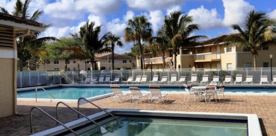 Condo in Coral Springs, Florida, 2 bedrooms № 1230207