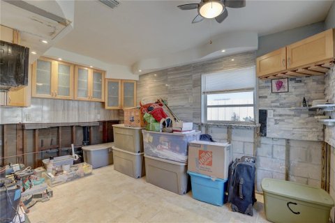 Commercial property in Treasure Island, Florida 4 bedrooms, 277.96 sq.m. № 1688458 - photo 12