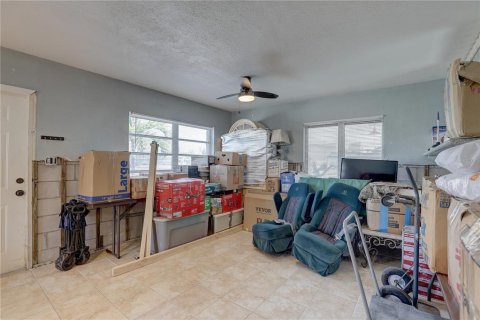 Commercial property in Treasure Island, Florida 4 bedrooms, 277.96 sq.m. № 1688458 - photo 11