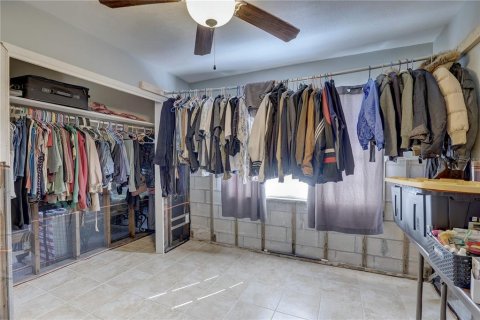 Commercial property in Treasure Island, Florida 4 bedrooms, 277.96 sq.m. № 1688458 - photo 17