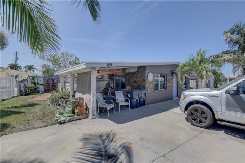 Commercial property in Treasure Island, Florida 4 bedrooms, 277.96 sq.m. № 1688458 - photo 3