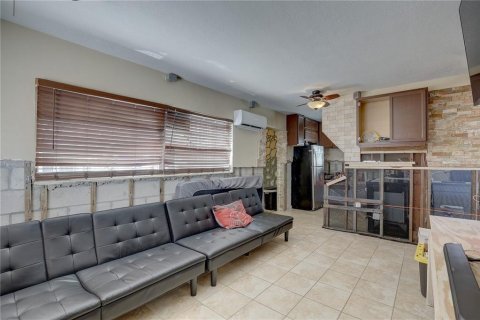 Commercial property in Treasure Island, Florida 4 bedrooms, 277.96 sq.m. № 1688458 - photo 7