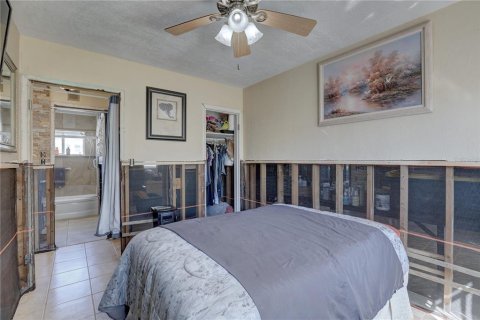 Commercial property in Treasure Island, Florida 4 bedrooms, 277.96 sq.m. № 1688458 - photo 20