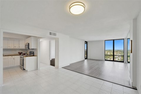Condo in Hollywood, Florida, 2 bedrooms  № 2243935 - photo 20