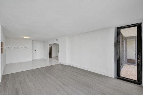 Condo in Hollywood, Florida, 2 bedrooms  № 2243935 - photo 22