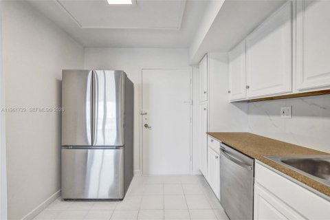 Condo in Hollywood, Florida, 2 bedrooms  № 2243935 - photo 9