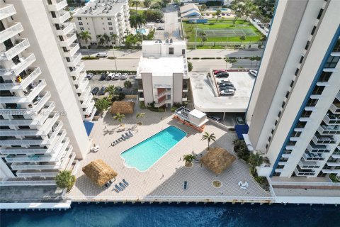 Condo in Hollywood, Florida, 2 bedrooms  № 2243935 - photo 6