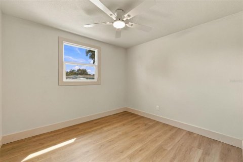 House in Tampa, Florida 4 bedrooms, 108.51 sq.m. № 2391187 - photo 16