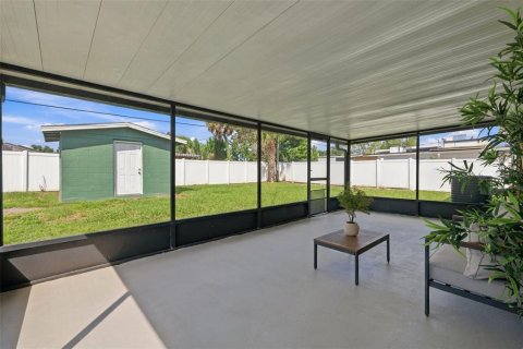 House in Tampa, Florida 4 bedrooms, 108.51 sq.m. № 2391187 - photo 22