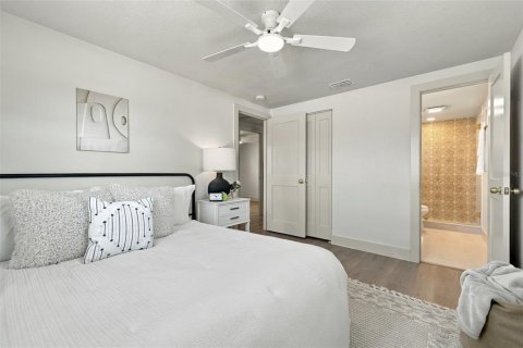 House in Tampa, Florida 4 bedrooms, 108.51 sq.m. № 2391187 - photo 12