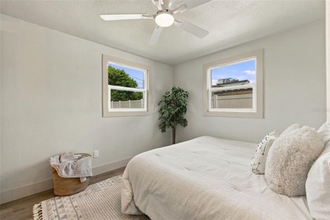 House in Tampa, Florida 4 bedrooms, 108.51 sq.m. № 2391187 - photo 13