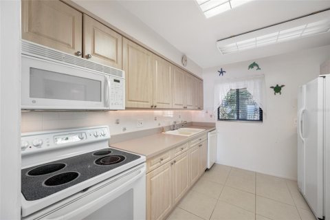 Condo in Clearwater, Florida, 2 bedrooms  № 1631795 - photo 12