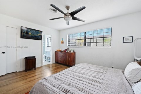 Casa en venta en North Miami Beach, Florida, 4 dormitorios, 160.81 m2 № 1865503 - foto 18