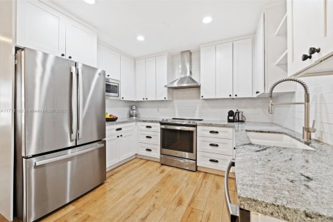 Casa en venta en North Miami Beach, Florida, 4 dormitorios, 160.81 m2 № 1865503 - foto 11