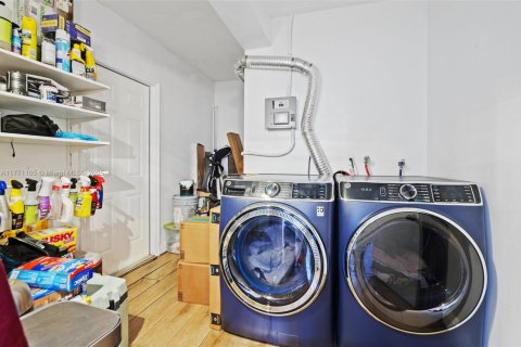 Casa en venta en North Miami Beach, Florida, 4 dormitorios, 160.81 m2 № 1865503 - foto 24
