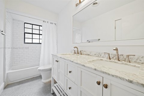 Casa en venta en North Miami Beach, Florida, 4 dormitorios, 160.81 m2 № 1865503 - foto 22