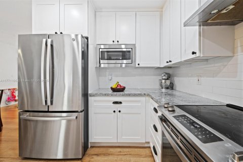 Casa en venta en North Miami Beach, Florida, 4 dormitorios, 160.81 m2 № 1865503 - foto 12