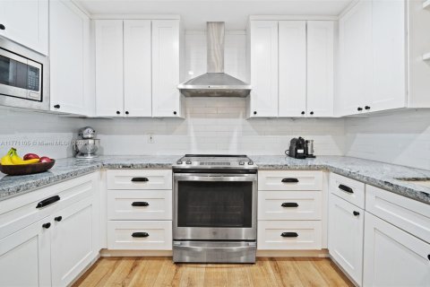 Casa en venta en North Miami Beach, Florida, 4 dormitorios, 160.81 m2 № 1865503 - foto 13