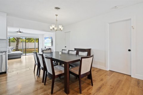 Casa en venta en North Miami Beach, Florida, 4 dormitorios, 160.81 m2 № 1865503 - foto 9