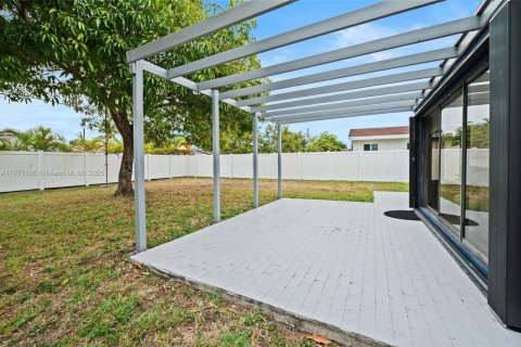 Casa en venta en North Miami Beach, Florida, 4 dormitorios, 160.81 m2 № 1865503 - foto 29