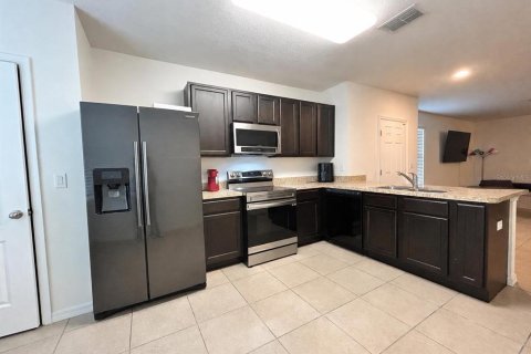 Touwnhouse à louer à Davenport, Floride: 3 chambres, 160.16 m2 № 2100767 - photo 3