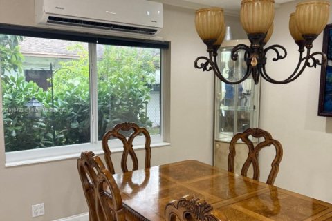 Купить виллу или дом в Холливуд, Флорида 2 спальни, 155.43м2, № 2018447 - фото 16