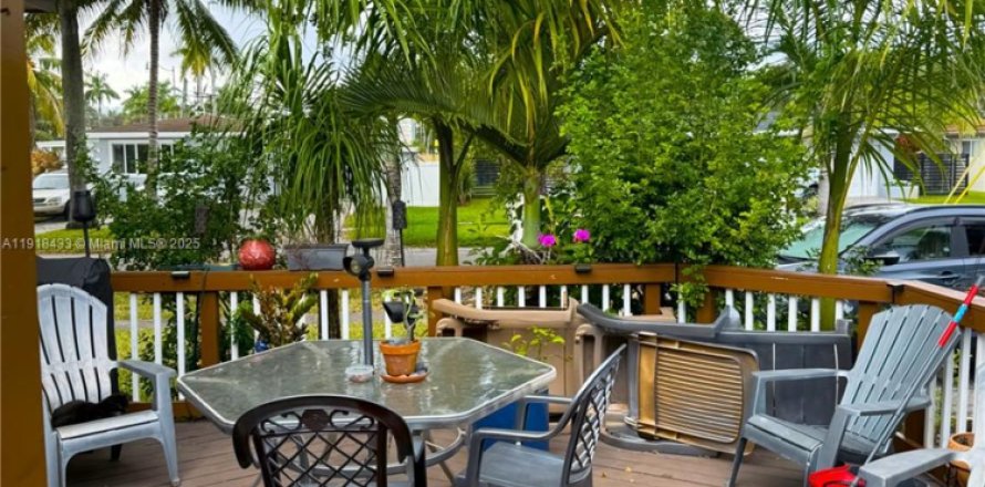 Дом в Холливуд, Флорида 2 спальни, 155.43м2 № 2018447