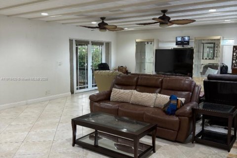 Купить виллу или дом в Холливуд, Флорида 2 спальни, 155.43м2, № 2018447 - фото 18