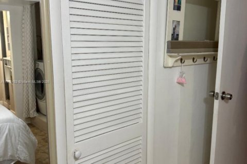 Купить виллу или дом в Холливуд, Флорида 2 спальни, 155.43м2, № 2018447 - фото 25