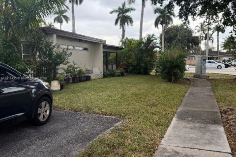 Купить виллу или дом в Холливуд, Флорида 2 спальни, 155.43м2, № 2018447 - фото 10