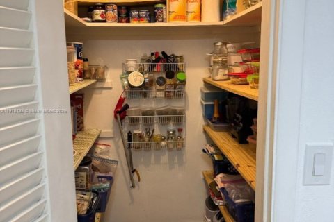 Купить виллу или дом в Холливуд, Флорида 2 спальни, 155.43м2, № 2018447 - фото 27