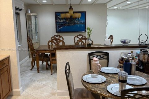 Купить виллу или дом в Холливуд, Флорида 2 спальни, 155.43м2, № 2018447 - фото 26