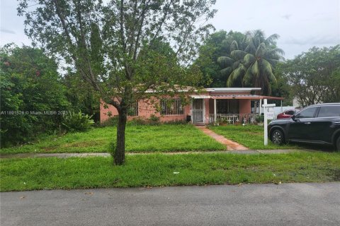 Villa ou maison à North Miami, Floride 2 chambres, 104.24 m2 № 1947295