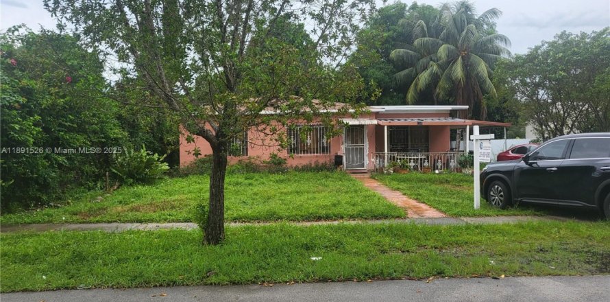 Villa ou maison à North Miami, Floride 2 chambres, 104.24 m2 № 1947295