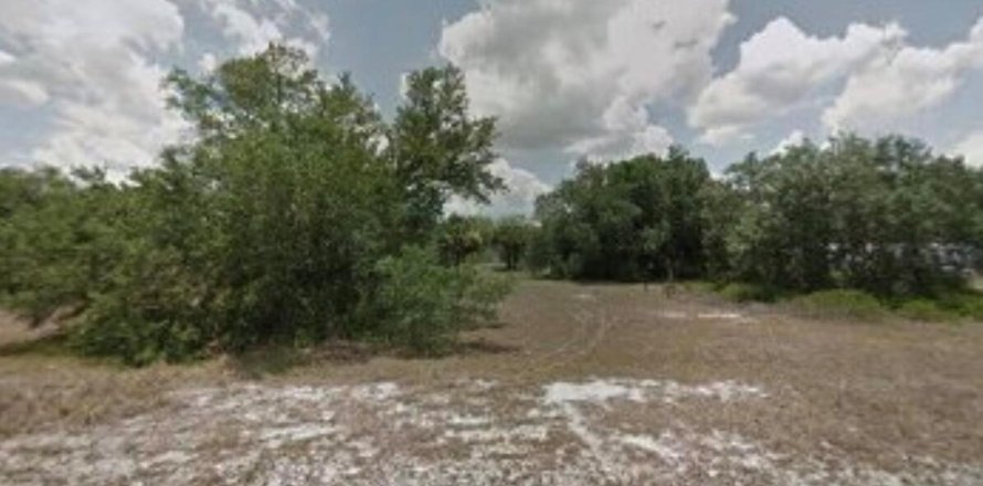 Коммерческая недвижимость в Клуистон, Флорида № 2177024