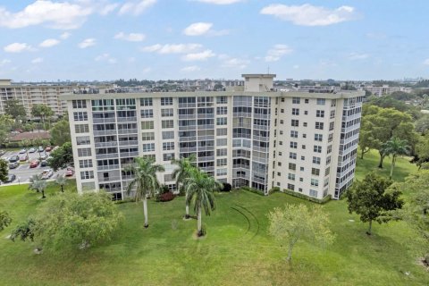 Condo in Pompano Beach, Florida, 3 bedrooms  № 1059003 - photo 1