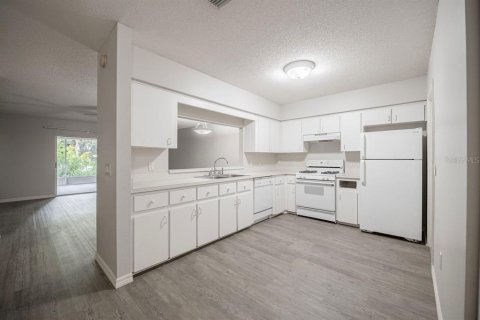 Touwnhouse à vendre à Winter Haven, Floride: 2 chambres, 119.01 m2 № 1834807 - photo 8