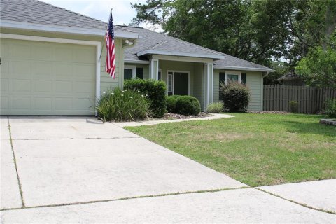 Villa ou maison à louer à Gainesville, Floride: 3 chambres, 162.95 m2 № 1783359 - photo 1