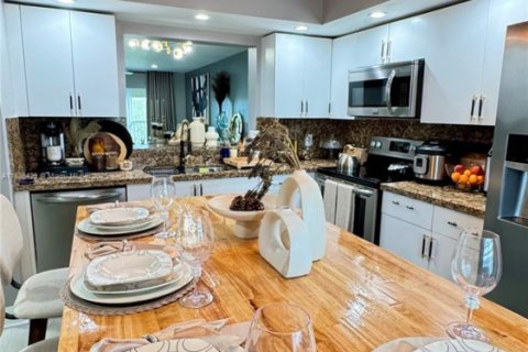 Condominio en venta en Pembroke Pines, Florida, 2 dormitorios, 110.83 m2 № 1981765 - foto 16