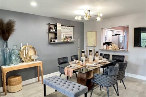 Condominio en venta en Pembroke Pines, Florida, 2 dormitorios, 110.83 m2 № 1981765 - foto 4