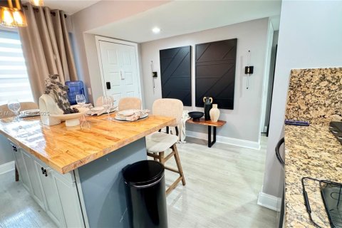 Condominio en venta en Pembroke Pines, Florida, 2 dormitorios, 110.83 m2 № 1981765 - foto 14