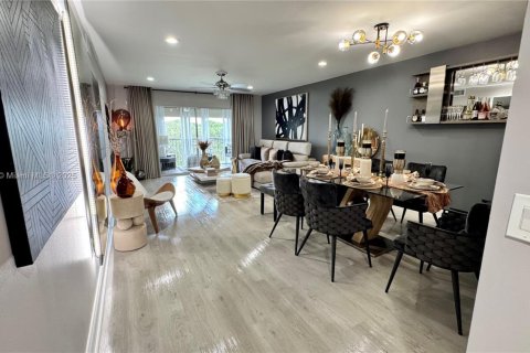 Condominio en venta en Pembroke Pines, Florida, 2 dormitorios, 110.83 m2 № 1981765 - foto 1