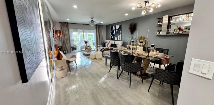 Condominio en Pembroke Pines, Florida, 2 dormitorios  № 1981765