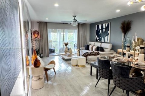 Condominio en venta en Pembroke Pines, Florida, 2 dormitorios, 110.83 m2 № 1981765 - foto 3
