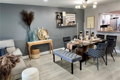 Condominio en venta en Pembroke Pines, Florida, 2 dormitorios, 110.83 m2 № 1981765 - foto 24