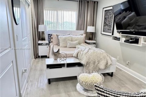 Condominio en venta en Pembroke Pines, Florida, 2 dormitorios, 110.83 m2 № 1981765 - foto 17